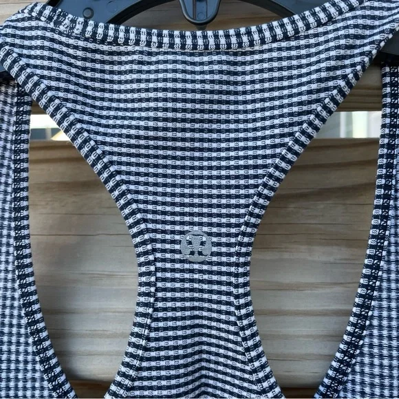 Lululemon navy blue & white gingham racer back tank top EUC Women 12 - Picture 6 of 8